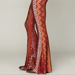 Novella Royale Janis Bells in Sandstone Tangier